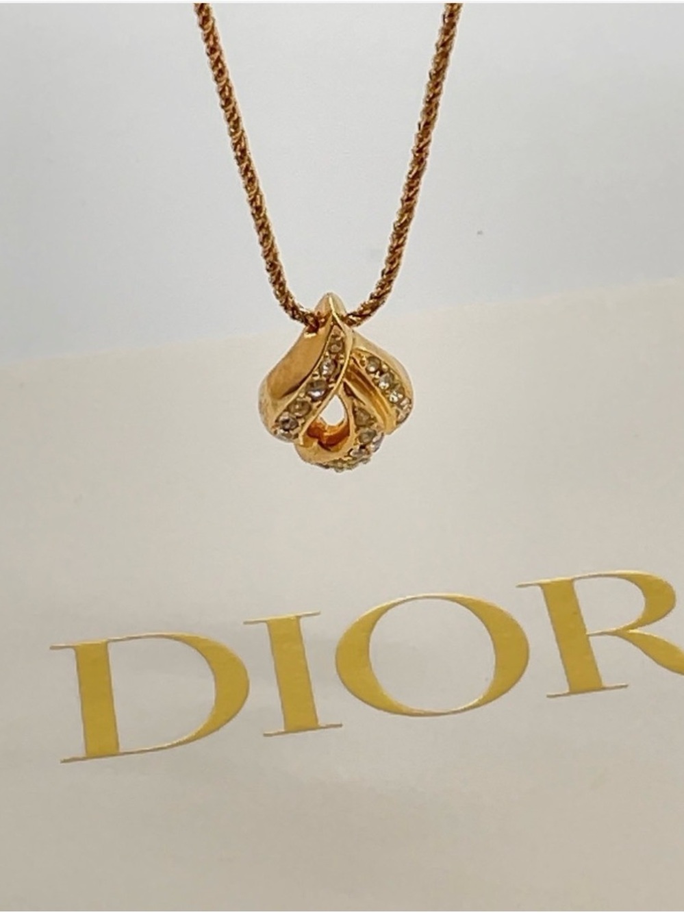 CHRISTIAN DIOR Gold-Tone Rhinestone Pendant Necklace 💫